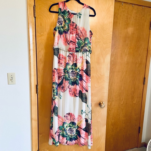 R&M Richards Dresses & Skirts - R&M Richards Floral Maxi Dress LIKE NEW!